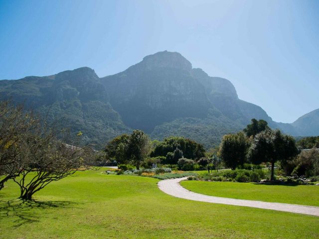 https://tourcrafters22.adventure-spark.com/wp-content/uploads/2018/08/post_capetown_04-1-640x480.jpg